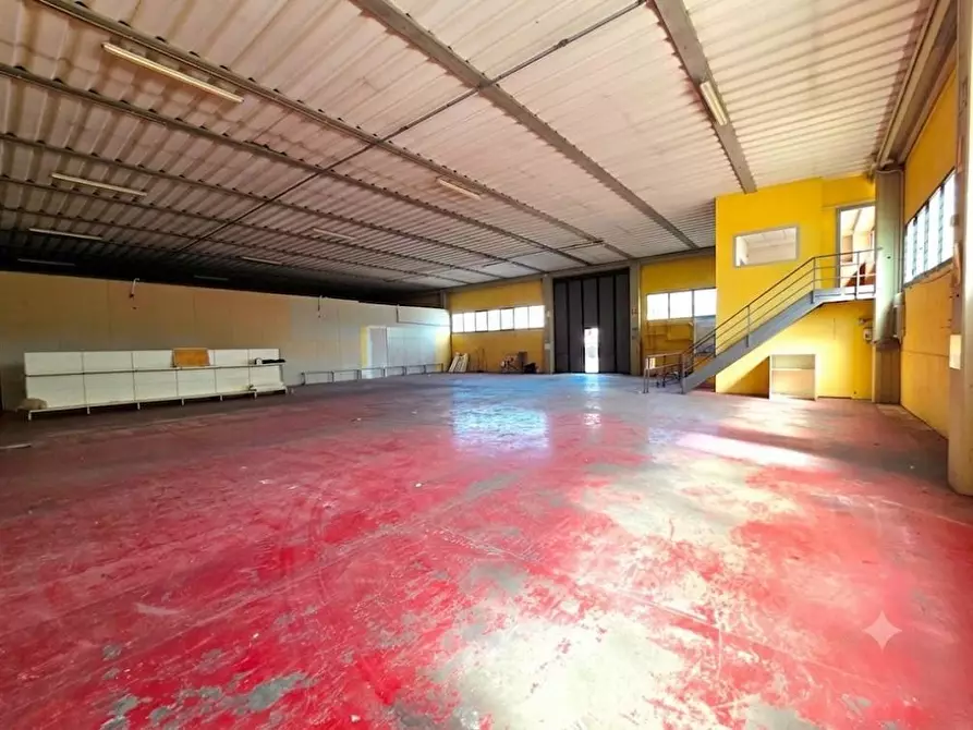 Immagine 2 di Capannone industriale in vendita  a Altopascio