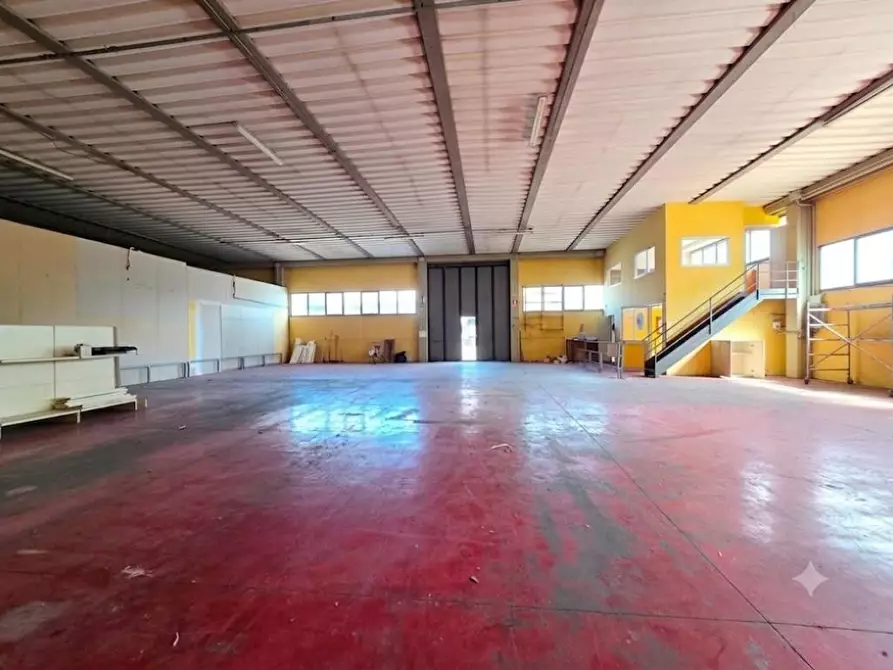 Immagine 1 di Capannone industriale in vendita  a Altopascio