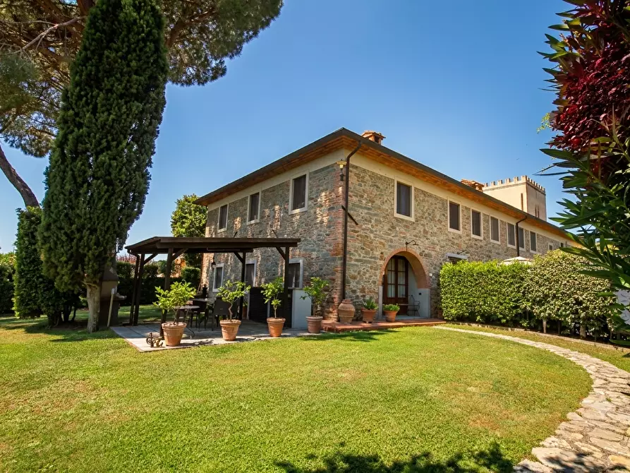 Immagine 24 di Casa colonica in vendita  a Vinci