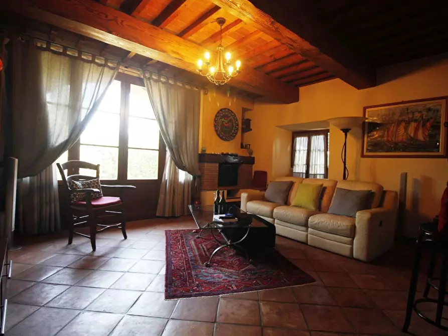 Immagine 9 di Casa colonica in vendita  a Vinci