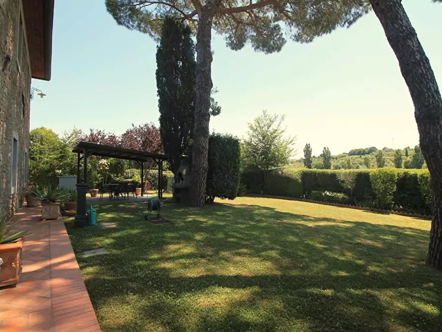 Immagine 23 di Casa colonica in vendita  a Vinci