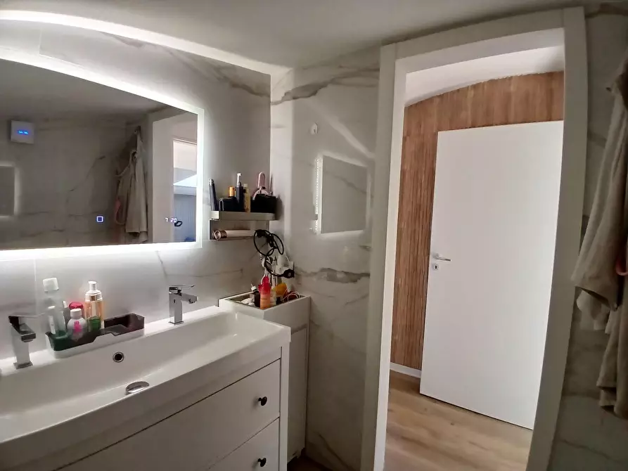 Immagine 69 di Appartamento in vendita  a Livorno