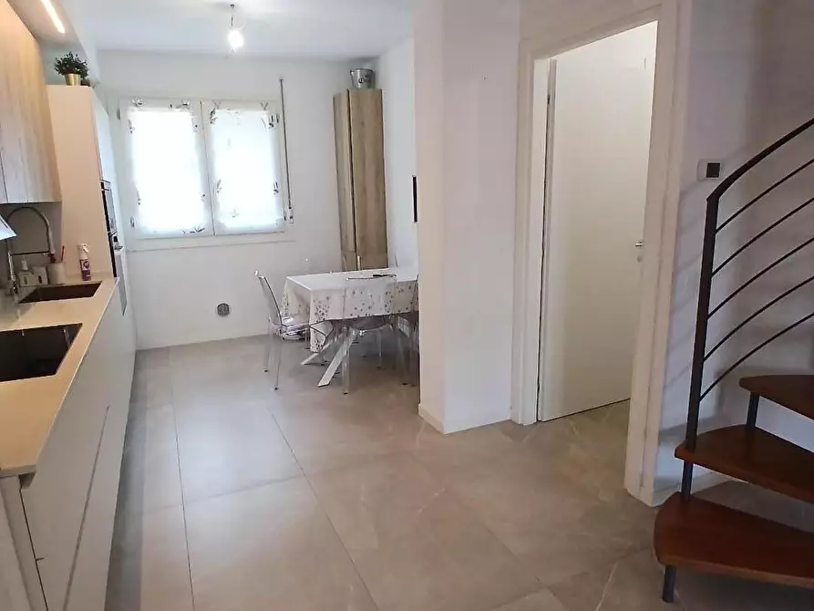 Immagine 22 di Appartamento in vendita  a Livorno