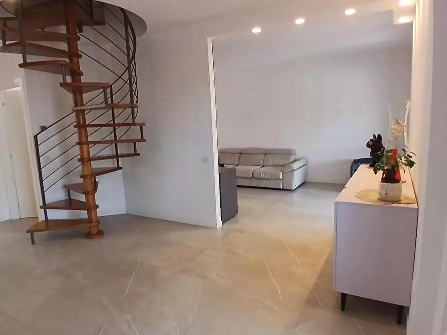 Immagine 2 di Appartamento in vendita  a Livorno