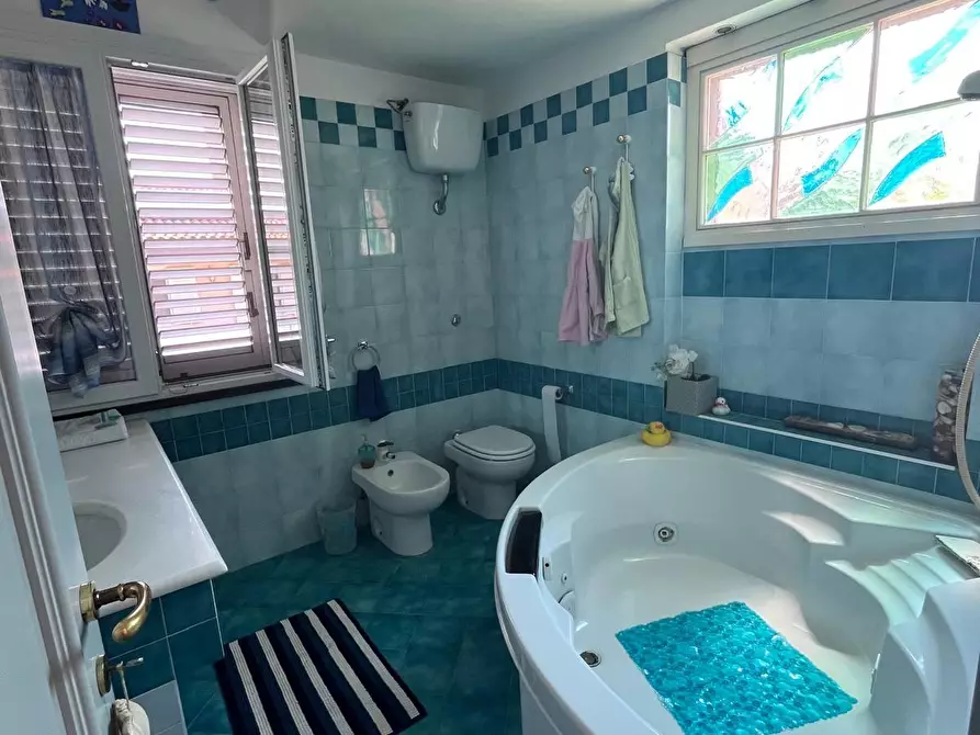 Immagine 10 di Villa in vendita  a Calcinaia