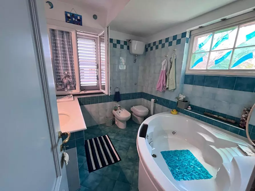 Immagine 5 di Villa in vendita  a Calcinaia