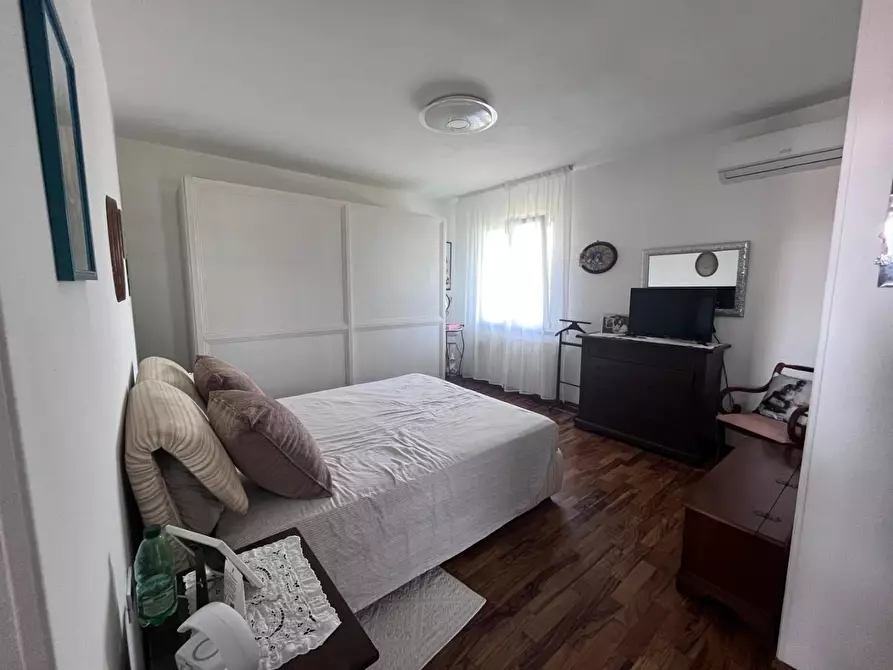 Immagine 6 di Villa in vendita  a Calcinaia