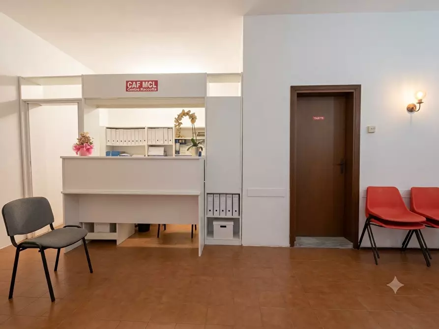 Immagine 6 di Appartamento in vendita  a Lucca