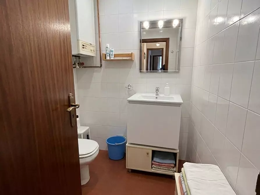Immagine 9 di Appartamento in vendita  a Lucca