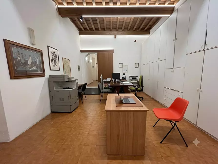 Immagine 4 di Appartamento in vendita  a Lucca