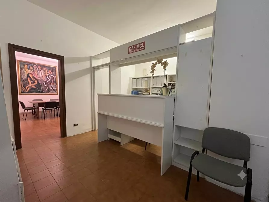 Immagine 3 di Appartamento in vendita  a Lucca