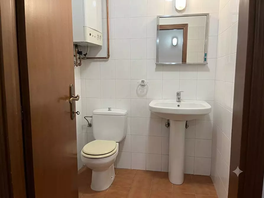 Immagine 2 di Appartamento in vendita  a Lucca