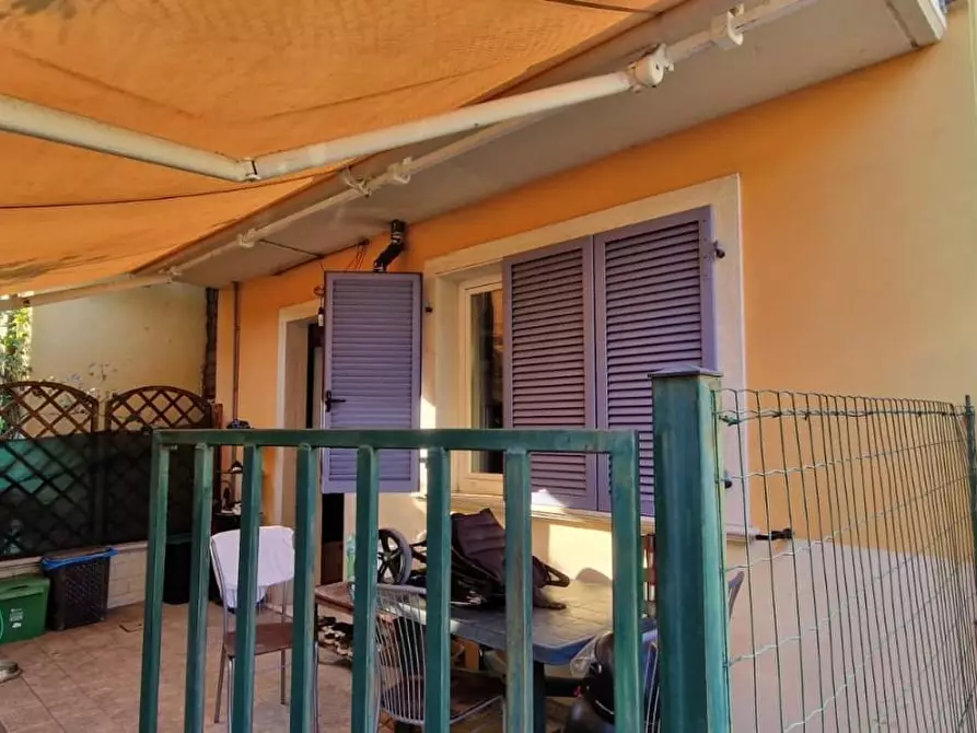 Immagine 1 di Casa bifamiliare in vendita  a Massa