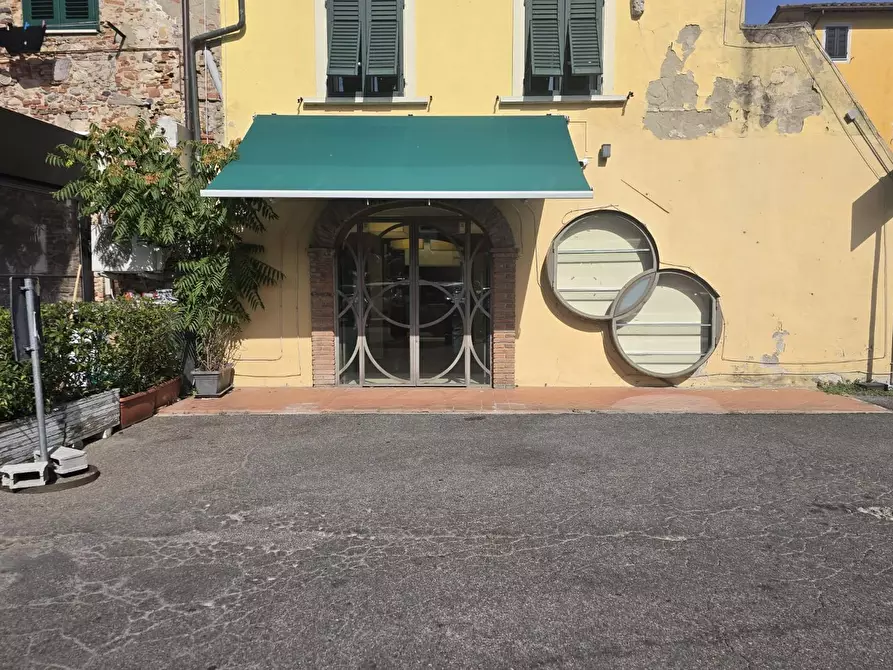 Immagine 1 di Negozio in vendita  a Bientina