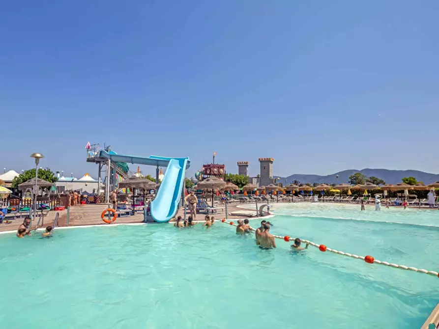 Immagine 29 di Attività commerciale in vendita  a San Giuliano Terme