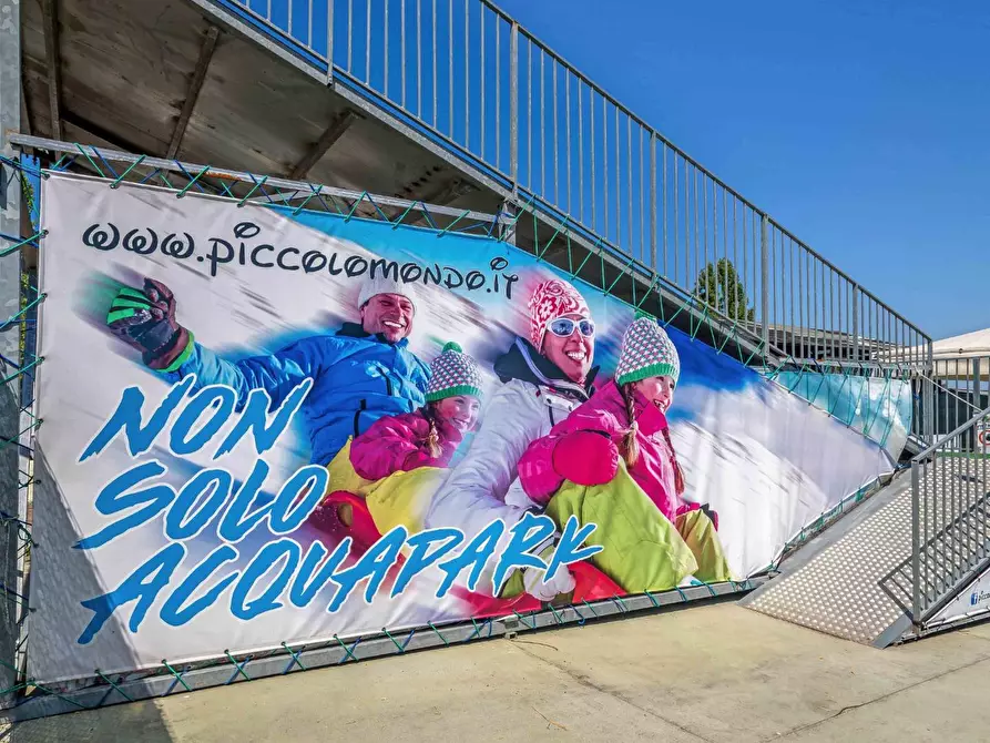 Immagine 26 di Attività commerciale in vendita  a San Giuliano Terme