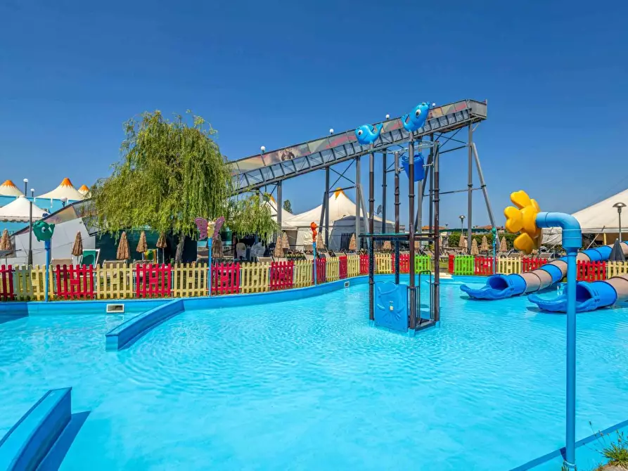 Immagine 35 di Attività commerciale in vendita  a San Giuliano Terme
