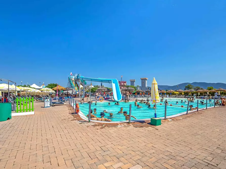 Immagine 28 di Attività commerciale in vendita  a San Giuliano Terme