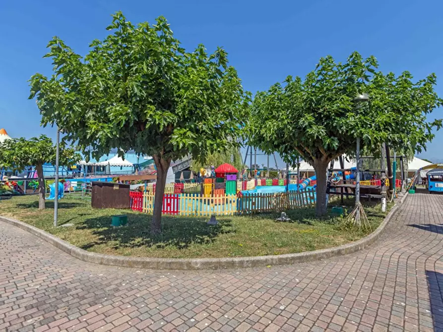 Immagine 18 di Attività commerciale in vendita  a San Giuliano Terme