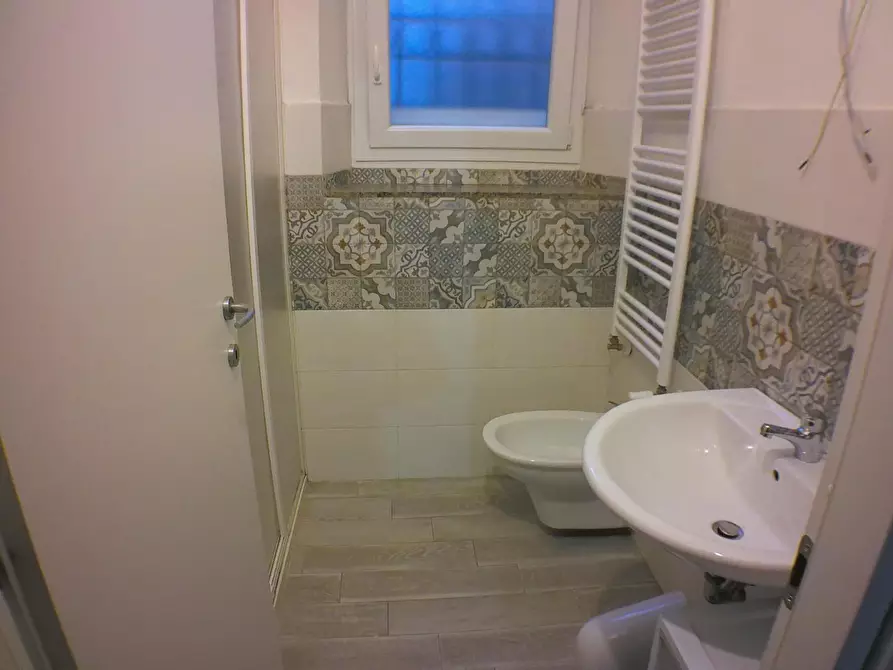 Immagine 6 di Appartamento in affitto  a Carrara