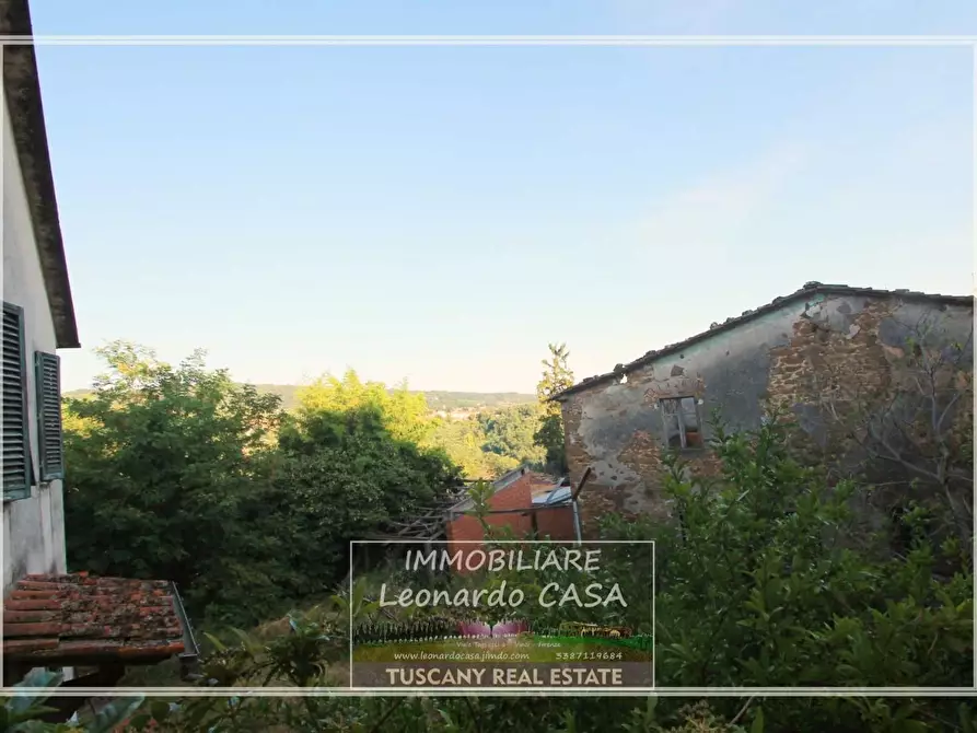 Immagine 1 di Casa colonica in vendita  a Lamporecchio