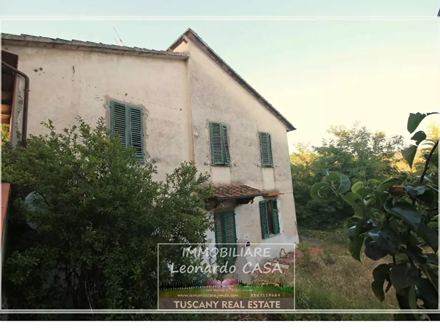 Immagine 2 di Casa colonica in vendita  a Lamporecchio