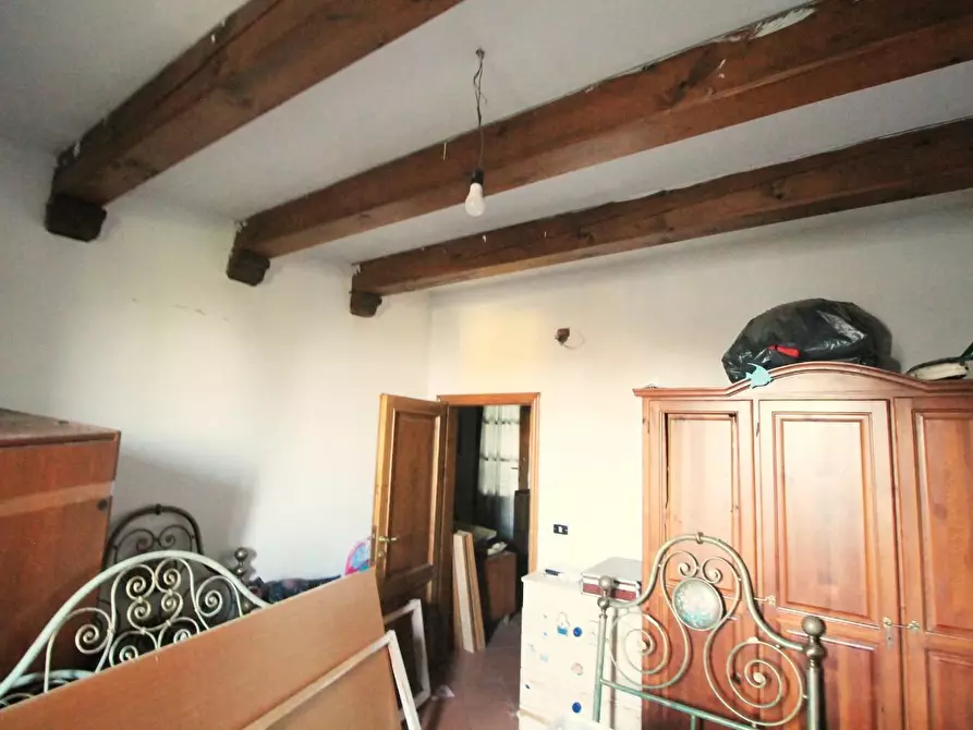 Immagine 9 di Casa colonica in vendita  a Lamporecchio