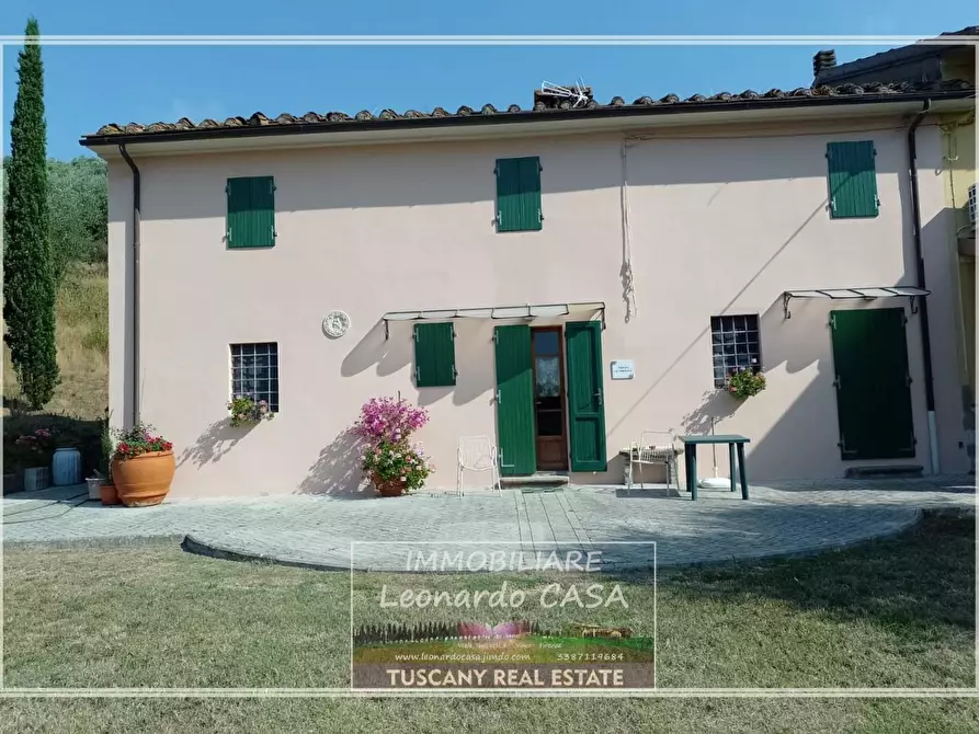 Immagine 1 di Casa colonica in vendita  a Larciano