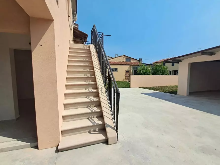 Immagine 2 di Appartamento in vendita  a Cascina