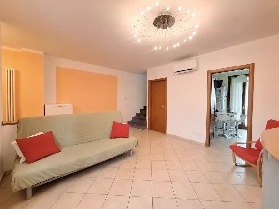 Immagine 7 di Villetta a schiera in vendita  a Calcinaia