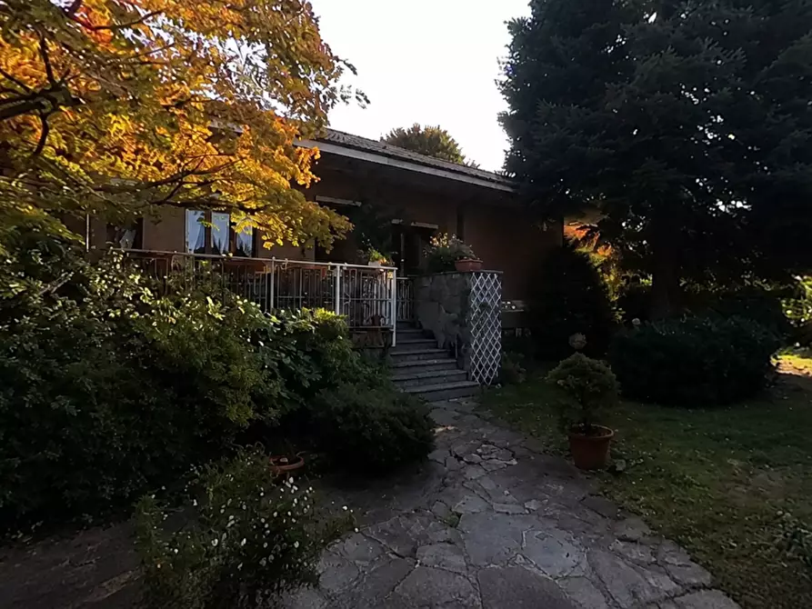 Immagine 1 di Villa in vendita  a Albiate