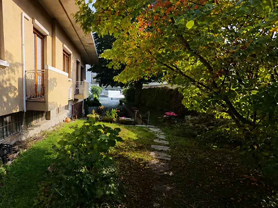 Immagine 2 di Villa in vendita  a Albiate