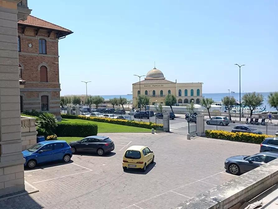 Immagine 16 di Appartamento in vendita  a Livorno