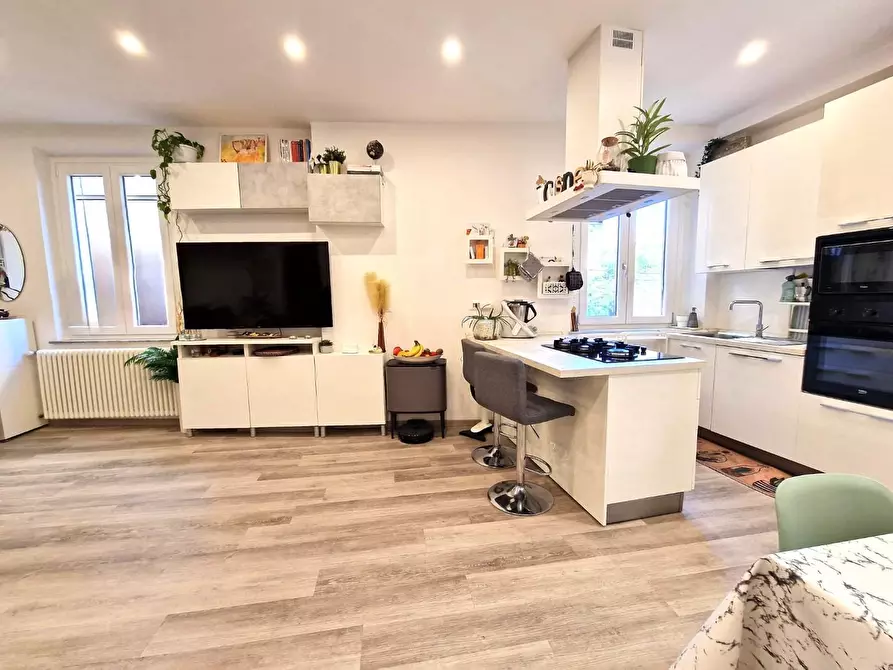 Immagine 10 di Appartamento in vendita  a Lucca