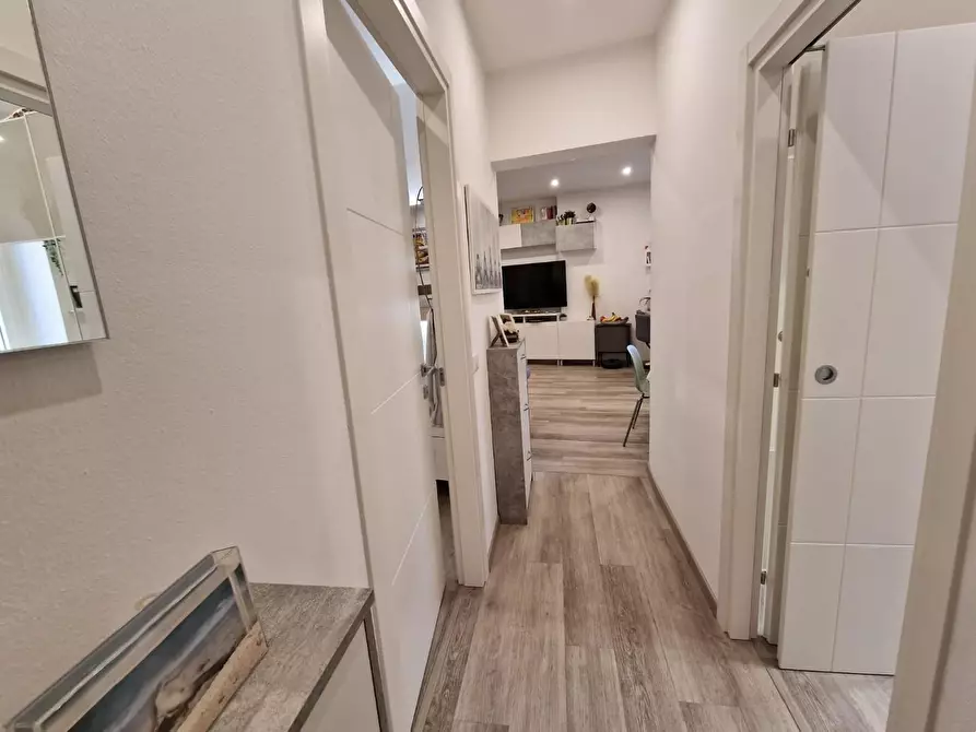 Immagine 21 di Appartamento in vendita  a Lucca