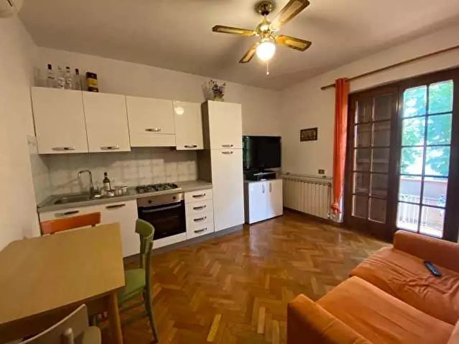 Immagine 1 di Appartamento in affitto  a Viareggio