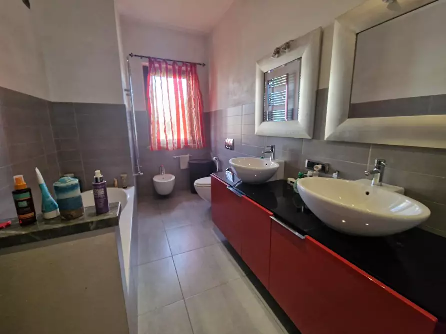 Immagine 21 di Villa in vendita  a Carrara