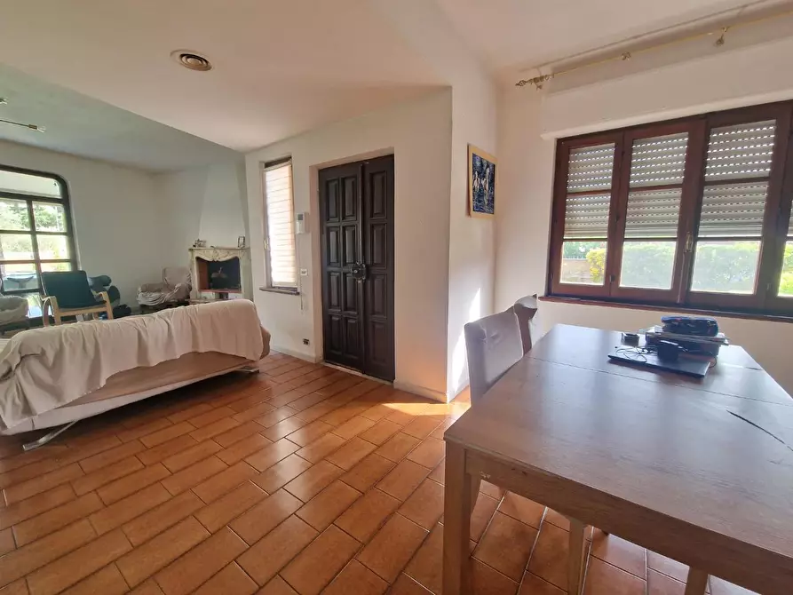 Immagine 6 di Villa in vendita  a Carrara