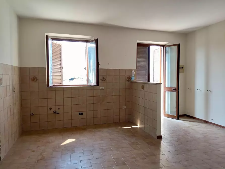 Immagine 2 di Appartamento in vendita  a Pescia