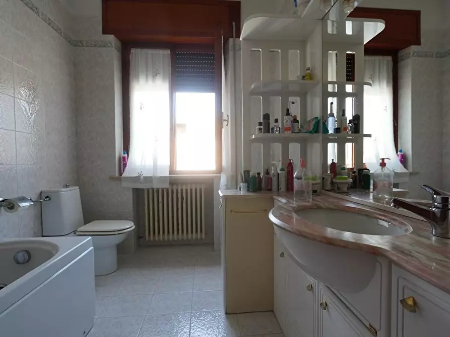 Immagine 18 di Villa in vendita  a Altopascio