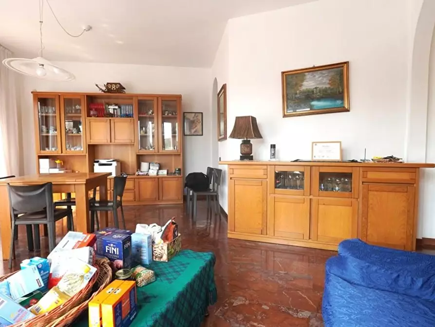 Immagine 3 di Villa in vendita  a Altopascio