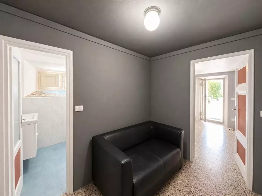 Immagine 37 di Appartamento in vendita  a Lucca
