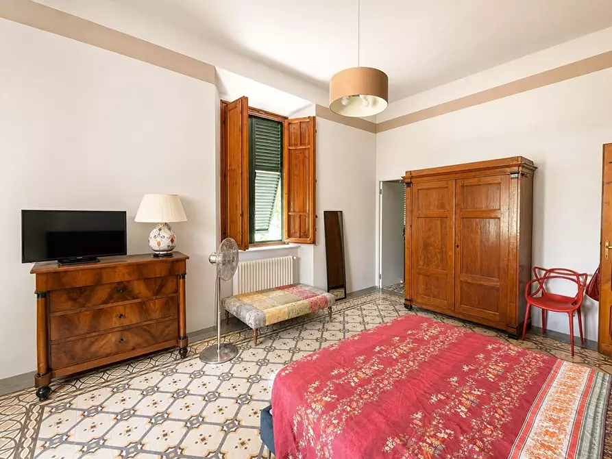 Immagine 19 di Appartamento in vendita  a Lucca