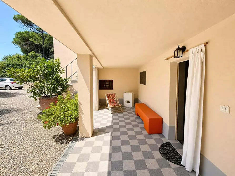 Immagine 4 di Appartamento in vendita  a Lucca