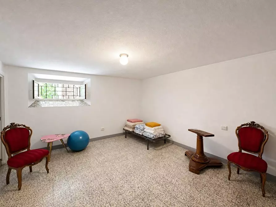 Immagine 41 di Appartamento in vendita  a Lucca