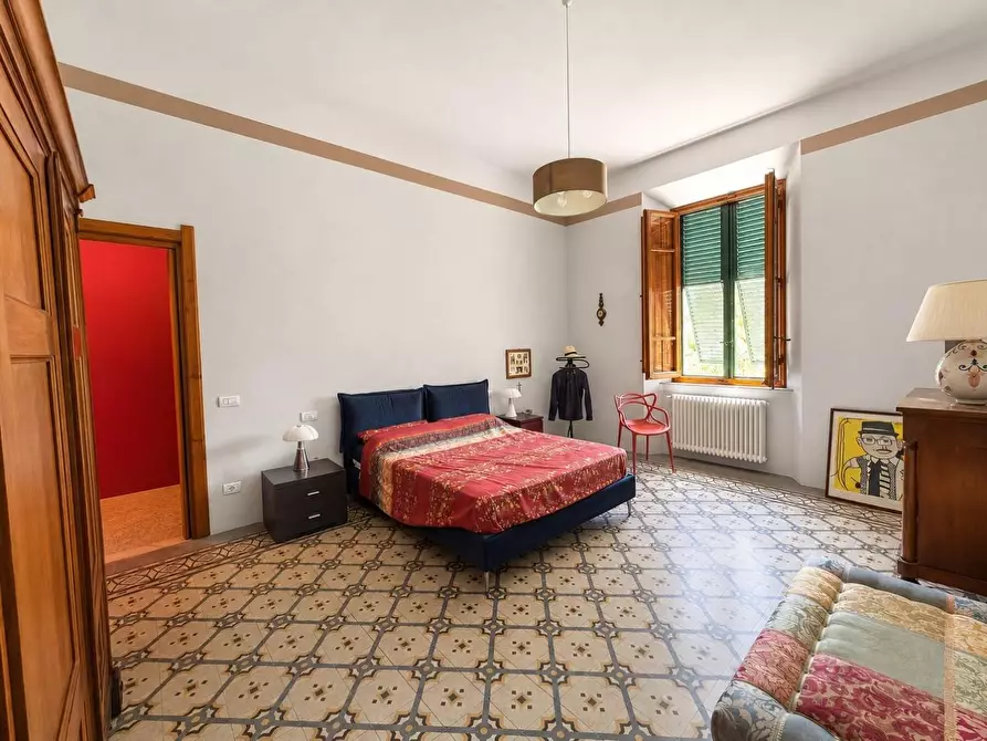 Immagine 21 di Appartamento in vendita  a Lucca