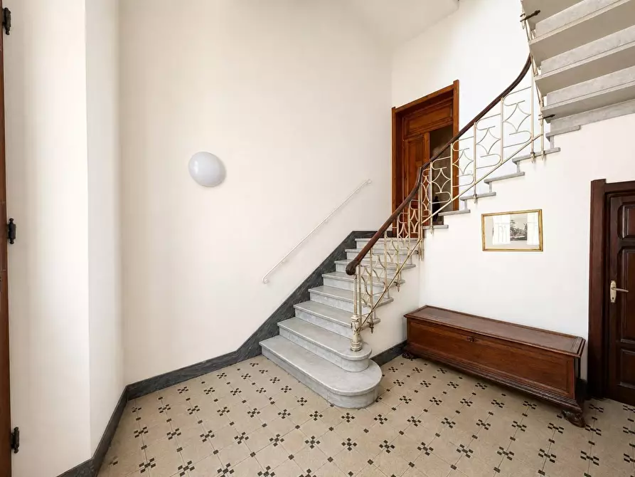 Immagine 13 di Appartamento in vendita  a Lucca