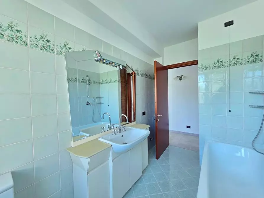 Immagine 28 di Villa in vendita  a Lucca