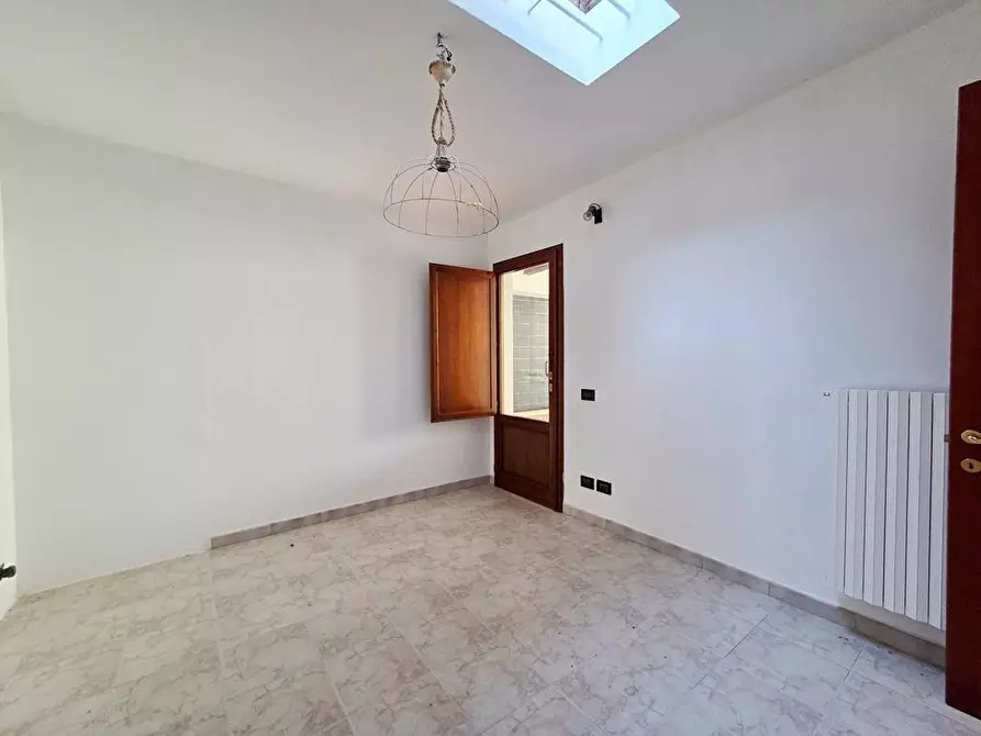Immagine 8 di Villa in vendita  a Lucca
