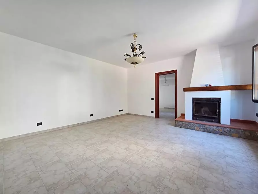 Immagine 6 di Villa in vendita  a Lucca